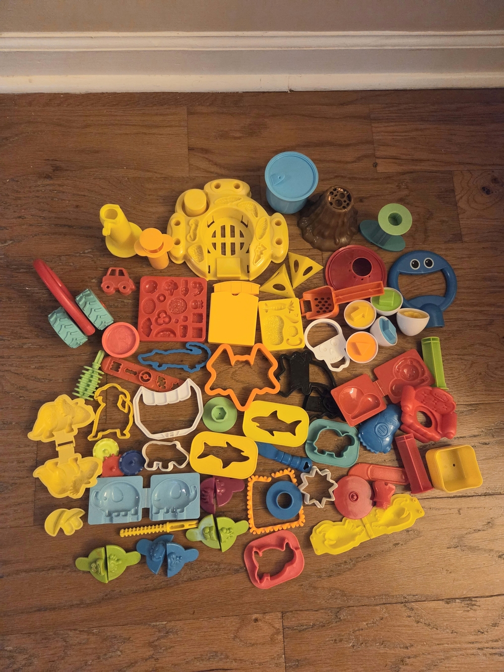 Bright Multicolor Kids Dough Tool Set for Creative Play. 1 New Playdoh